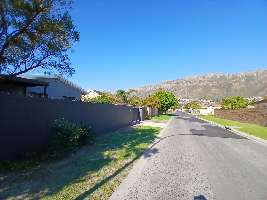 4 Bedroom Property for Sale in Dobson Western Cape